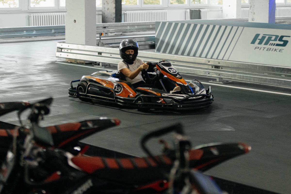 Berlin race — frame 0805