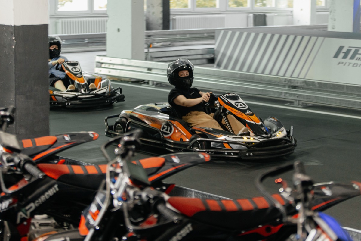 Berlin race — frame 0811