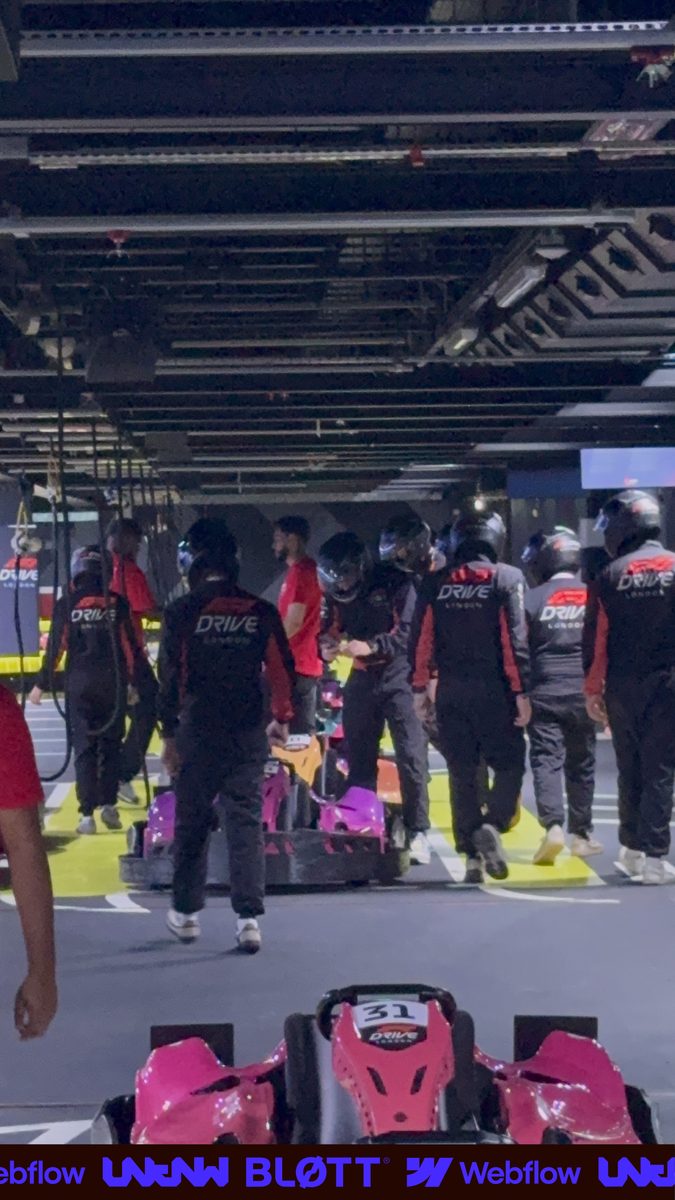 Marketing race — frame 03