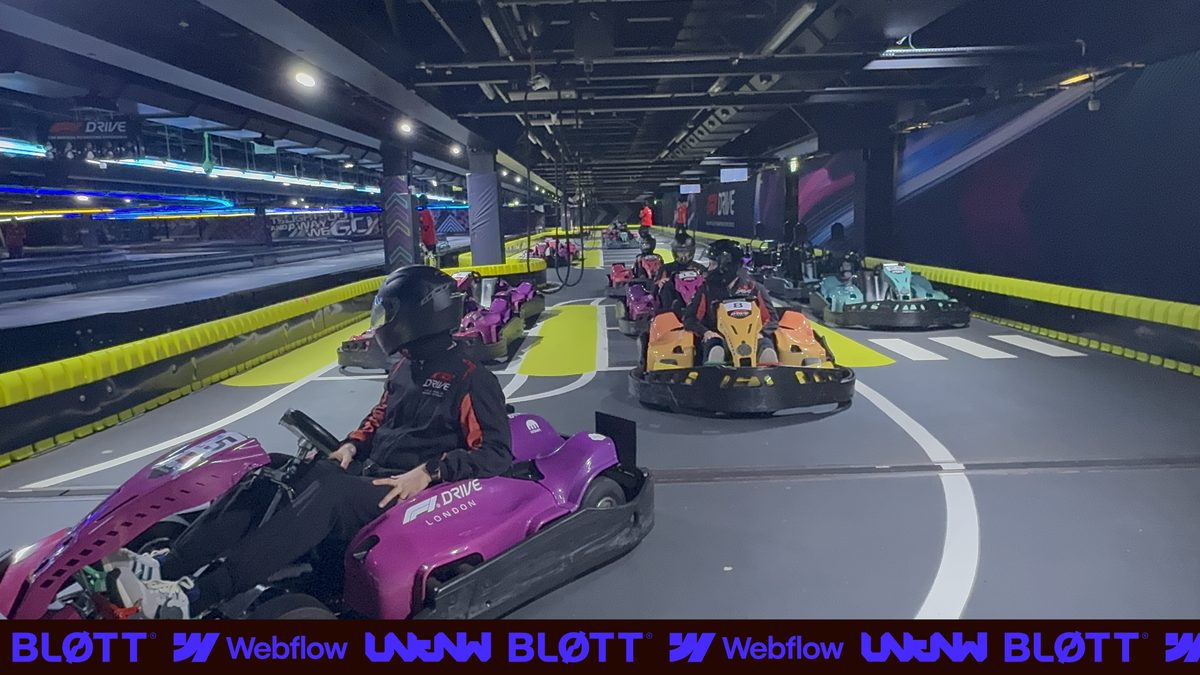 Marketing race — frame 05