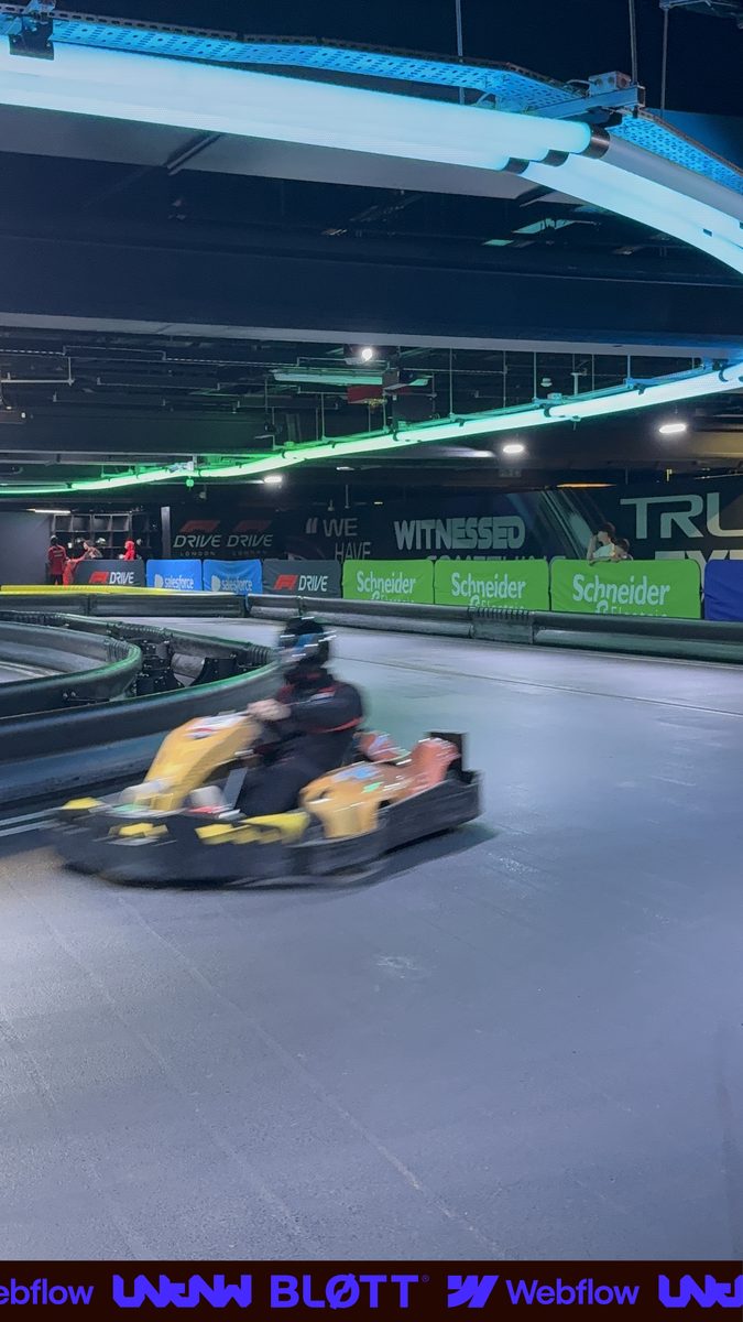Marketing race — frame 07
