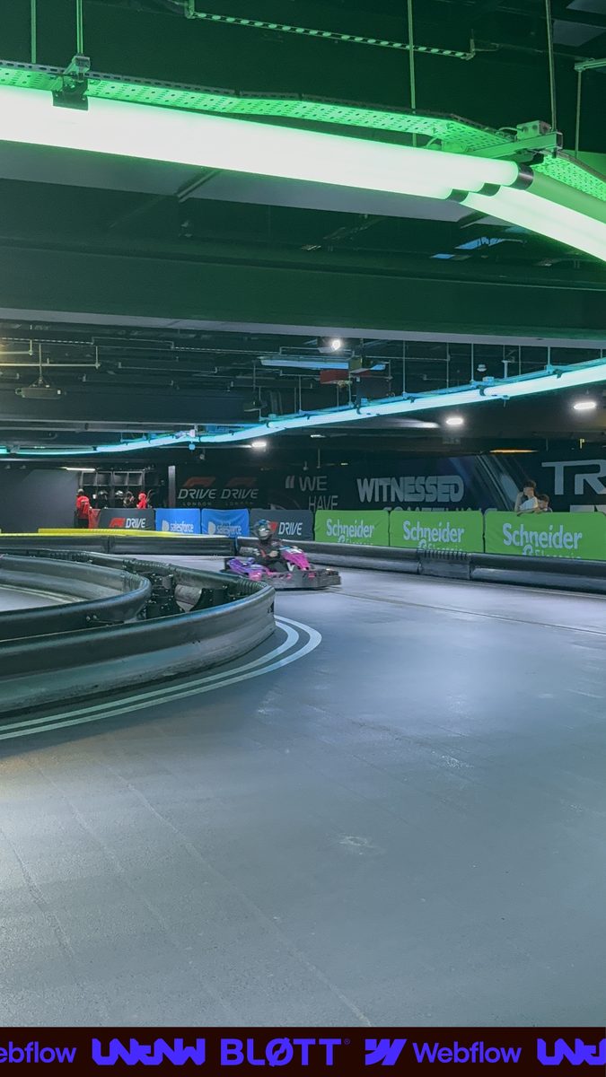 Marketing race — frame 08
