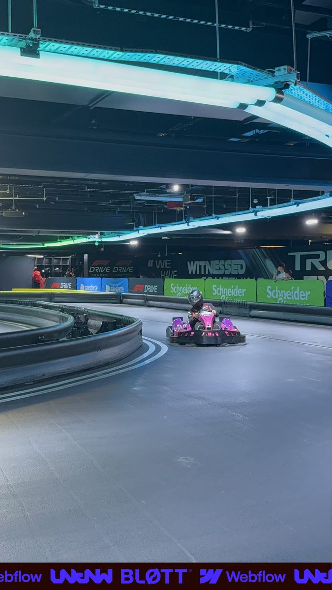 Marketing race — frame 09