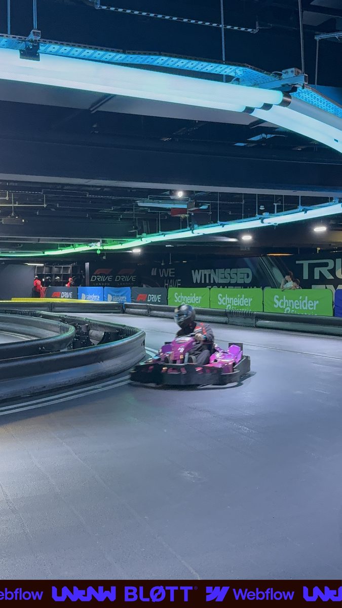 Marketing race — frame 10