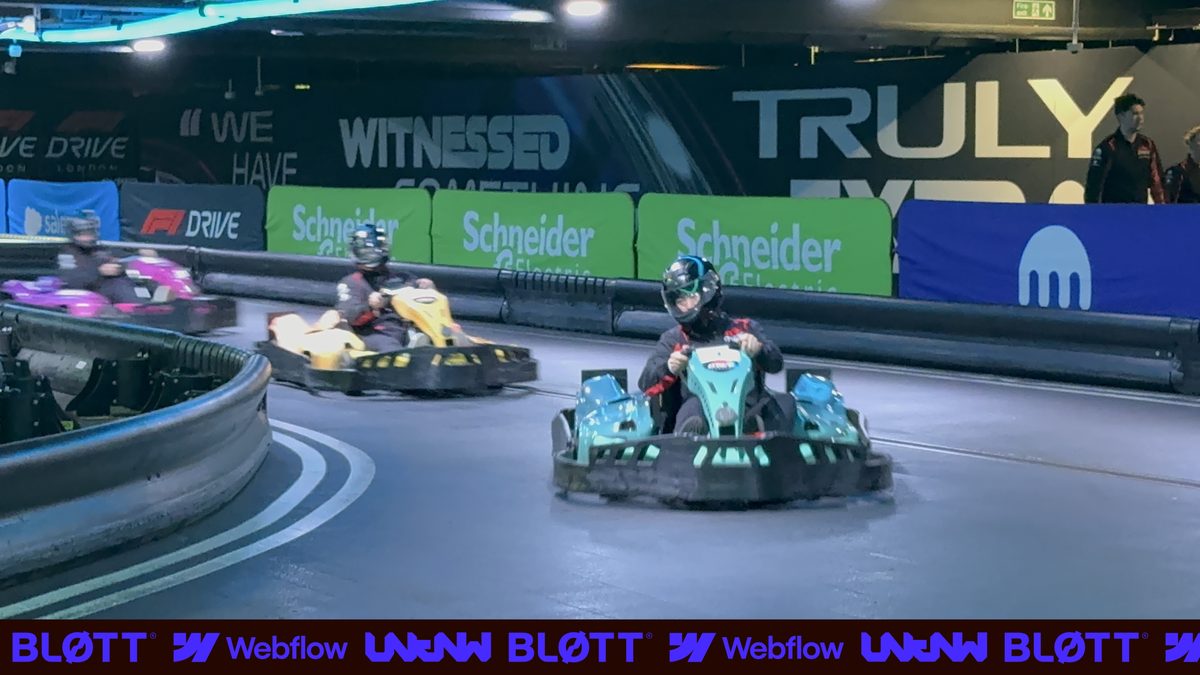 Marketing race — frame 20