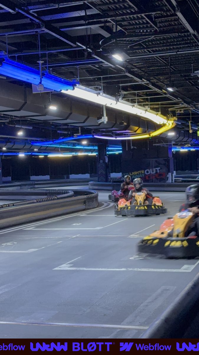 Marketing race — frame 26