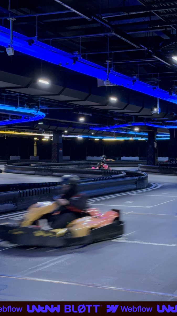 Marketing race — frame 30