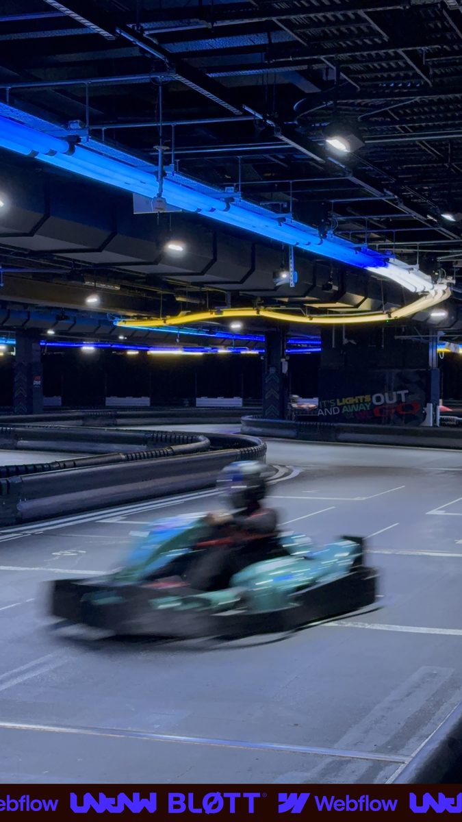 Marketing race — frame 31