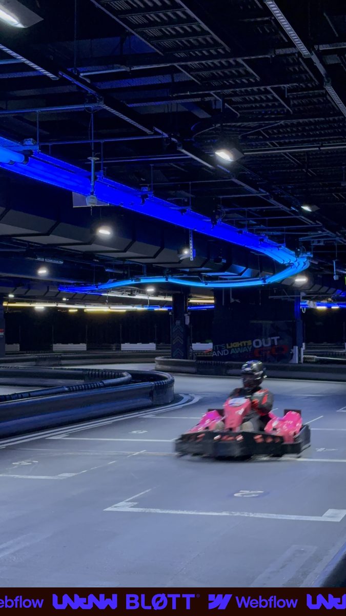 Marketing race — frame 32